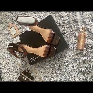 NWT !! INC Tortoise chunky heel sandals. Sz 6
